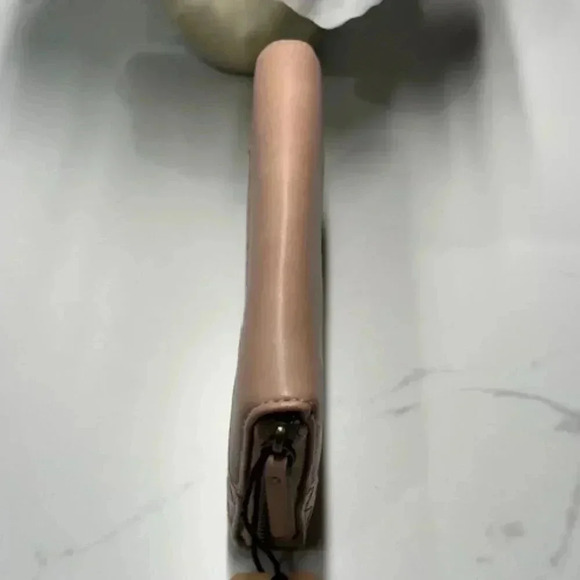 Frye & Co NWT Warm Taupe Zip Around Wallet - Picture 9 of 9